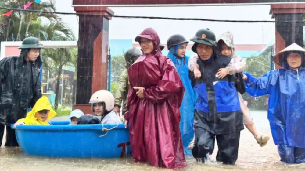 Dự báo thời tiết ngày 9/10: Mưa lớn ở miền Trung mở rộng, Hà Tĩnh đến Huế nằm trong vùng mưa trọng điểm. Cập nhật diễn biến mới nhất.