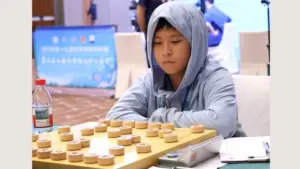 Dương Tư Viễn, kỳ thủ cờ tướng 12 tuổi, liên tiếp đánh bại nhiều cao thủ Trung Quốc. Khám phá hành trình nổi bật của tài năng trẻ này.