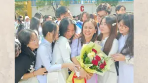 Vụ nam sinh đánh cô giáo đặt ra yêu cầu nhìn nhận lại các giá trị và ưu tiên trong giáo dục.