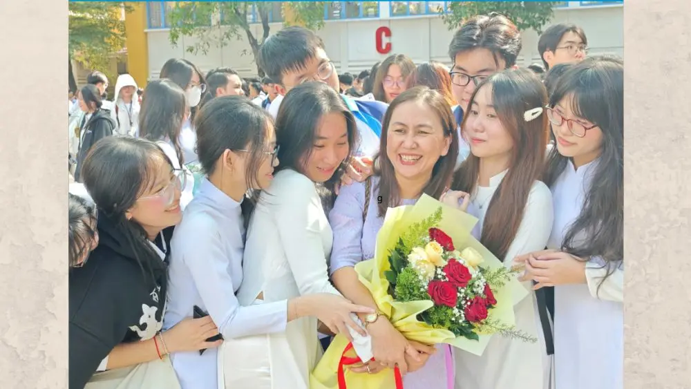 Vụ nam sinh đánh cô giáo đặt ra yêu cầu nhìn nhận lại các giá trị và ưu tiên trong giáo dục.