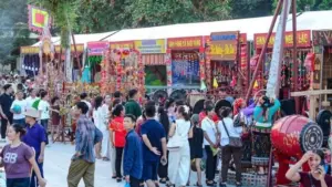Hàng nghìn du khách tham quan phiên chợ vùng cao tại Lam Kinh