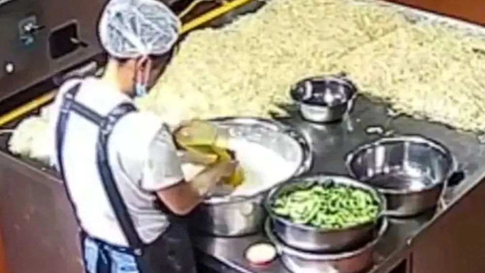 Trường mầm non pha sơn vào thức ăn khiến hơn 200 trẻ ngộ độc chì