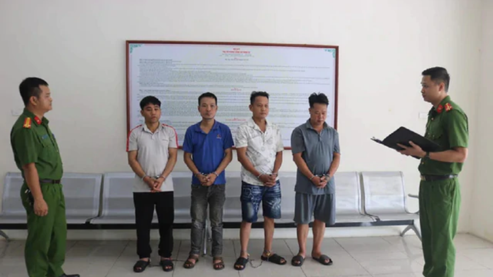Khởi tố 4 đối tượng bắt giữ người, cướp hơn 1,8 tỷ đồng cùng ô tô và nhiều tài sản khác tại Thái Nguyên.