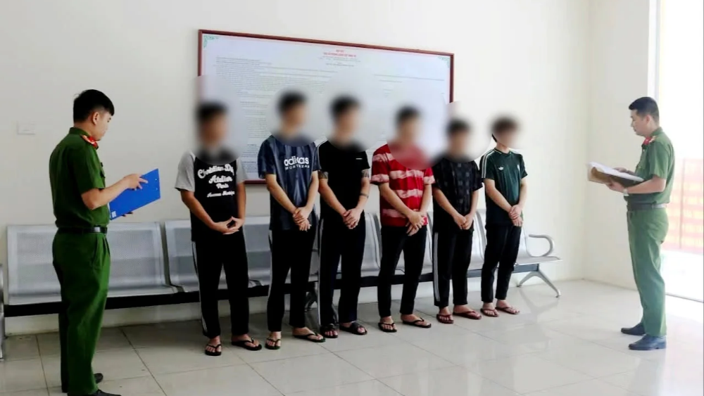 Khởi tố 10 bị can trong đường dây tổ chức đánh bạc trên mạng, với tổng số tiền giao dịch qua tài khoản ngân hàng hơn 1.000 tỷ đồng.