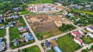 Khu tái định cư Trung Thành bị ảnh hưởng bởi bụi và tiếng ồn từ khu sản xuất lân cận. Các giải pháp khắc phục đang được đặt ra.