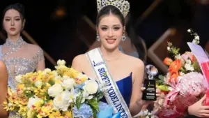 Mai Anh trình diễn đầm dạ hội xanh lam tại Top 5 Supermodel International 2026, ghi dấu ấn trên sân khấu quốc tế.