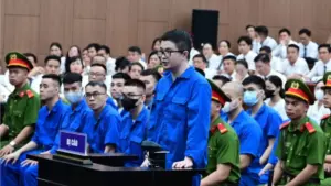 Mr Pips Phó Đức Nam xuất hiện tại phiên tòa xét xử vụ án lừa đảo hơn 1.600 tỷ đồng, nơi các bị cáo khai về khoản tiền nhận từ Nam.
