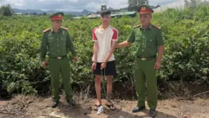 Bắt nghi phạm cướp tiệm vàng sau hơn 6 giờ gây án tại Lâm Đồng, công an thu hồi số vàng là tang vật vụ cướp.