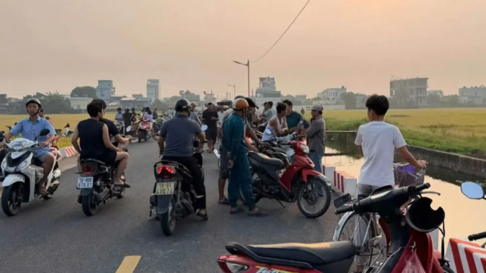 Người đàn ông tử vong sau khi cứu hai cháu bé đuối nước ở Ninh Bình. Vụ việc là lời cảnh báo về những rủi ro khi cứu người dưới nước.