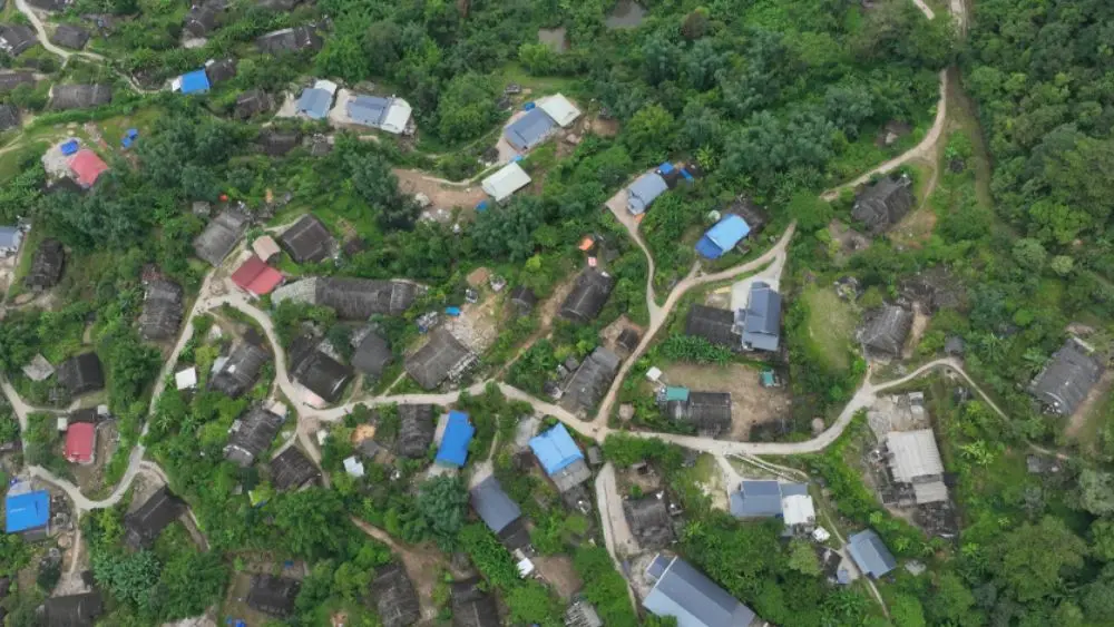 Người Mông dưới chân Hoàng Liên Sơn phát triển du lịch cộng đồng, khai thác bản sắc văn hóa và cảnh quan địa phương. Khám phá cách làm du lịch của người dân.