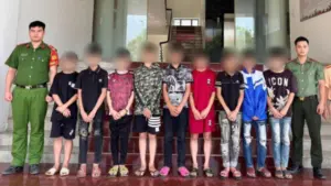Vụ nhóm thanh thiếu niên ném đá xe khách trên cao tốc Nội Bài - Lào Cai được công an làm rõ. Những thông tin đáng chú ý về vụ việc.