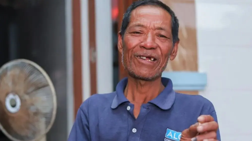 Ông Châu sống sót sau 38 tiếng trôi dạt trên biển, được tàu cá cứu sống trong tình trạng kiệt sức. Câu chuyện sinh tồn đầy nghị lực.