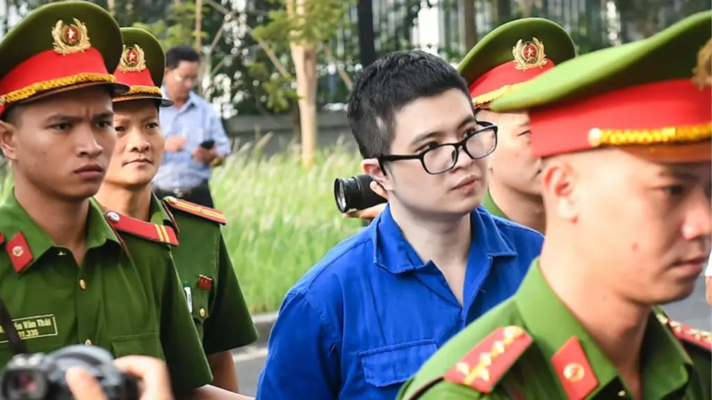 Bạn gái Phó Đức Nam khai về việc cất giữ tiền mặt, vàng và đứng tên nhiều bất động sản, siêu xe cho bạn trai.