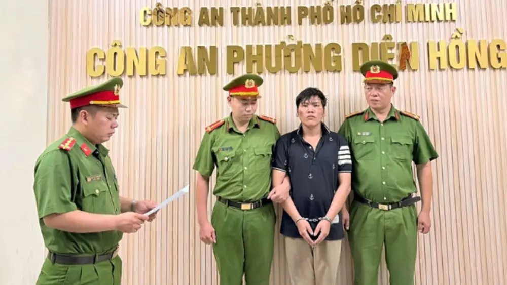 Công an tạm giữ Nguyễn Anh Hào sau vụ dùng dao đâm CSGT TP.HCM khi bị kiểm tra nồng độ cồn. Diễn biến vụ việc ra sao?