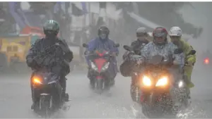 Thời tiết hôm nay 7-10: Bắc Bộ lạnh, Nam Bộ mưa rào, Trung Bộ mưa to đến rất to, có nơi trên 600mm.