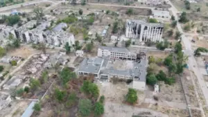Các tòa nhà bị tàn phá tại thành phố Oleshky, tỉnh Kherson, Ukraine, sau những ảnh hưởng của xung đột Nga - Ukraine.
