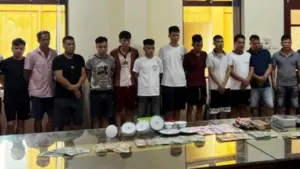Triệt phá sòng bạc trong rừng ở Lạng Sơn, công an bắt giữ 20 người, thu hơn 300 triệu đồng và phát hiện súng cùng 70 viên đạn.